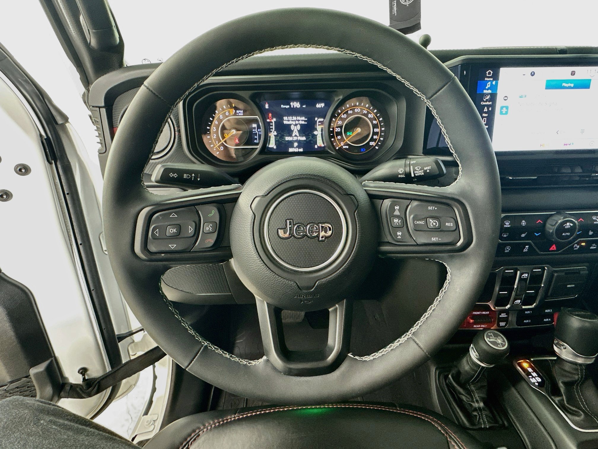 Used 2025 Jeep Gladiator Rubicon AWD/4WD image 11