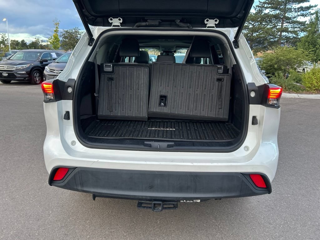 Used 2020 Toyota Highlander XLE AWD/4WD image 17