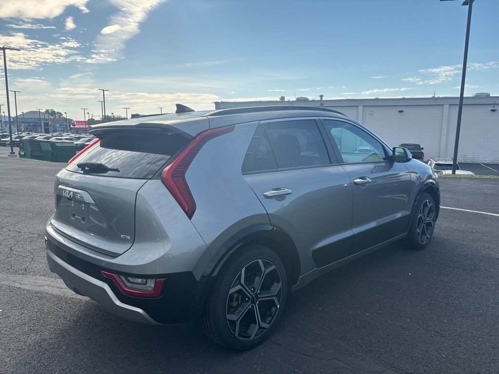Certified 2023 Kia Niro SX Touring FWD image 2