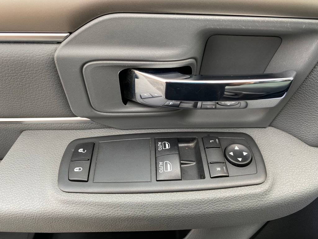 Used 2020 RAM 1500 Classic SLT image 14