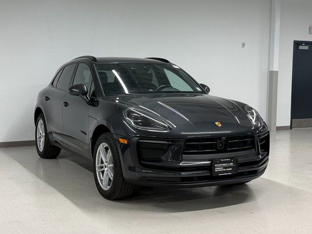 Certified 2025 Porsche Macan AWD/4WD image 8