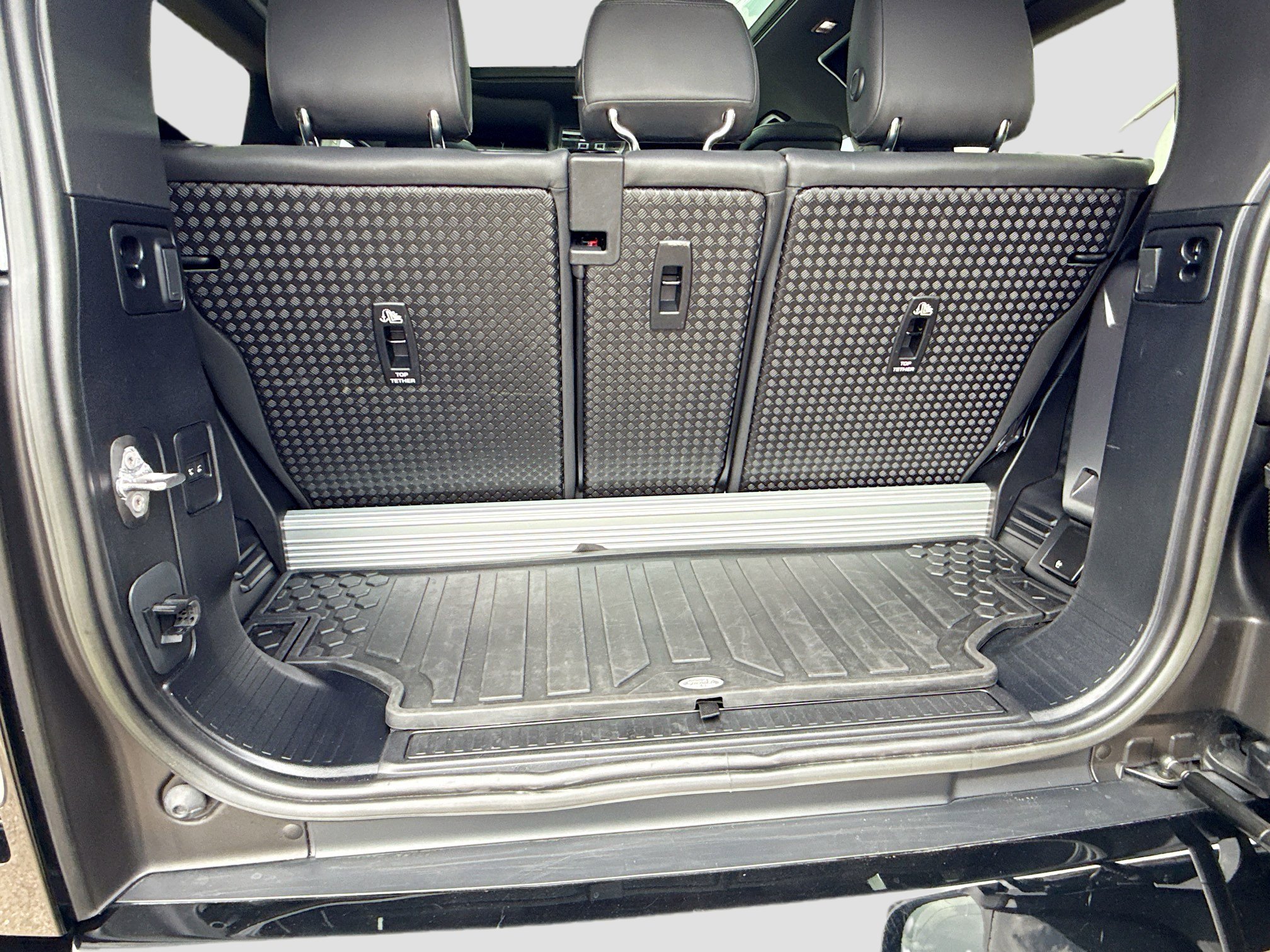 Used 2023 Land Rover Defender 90 V8 image 12