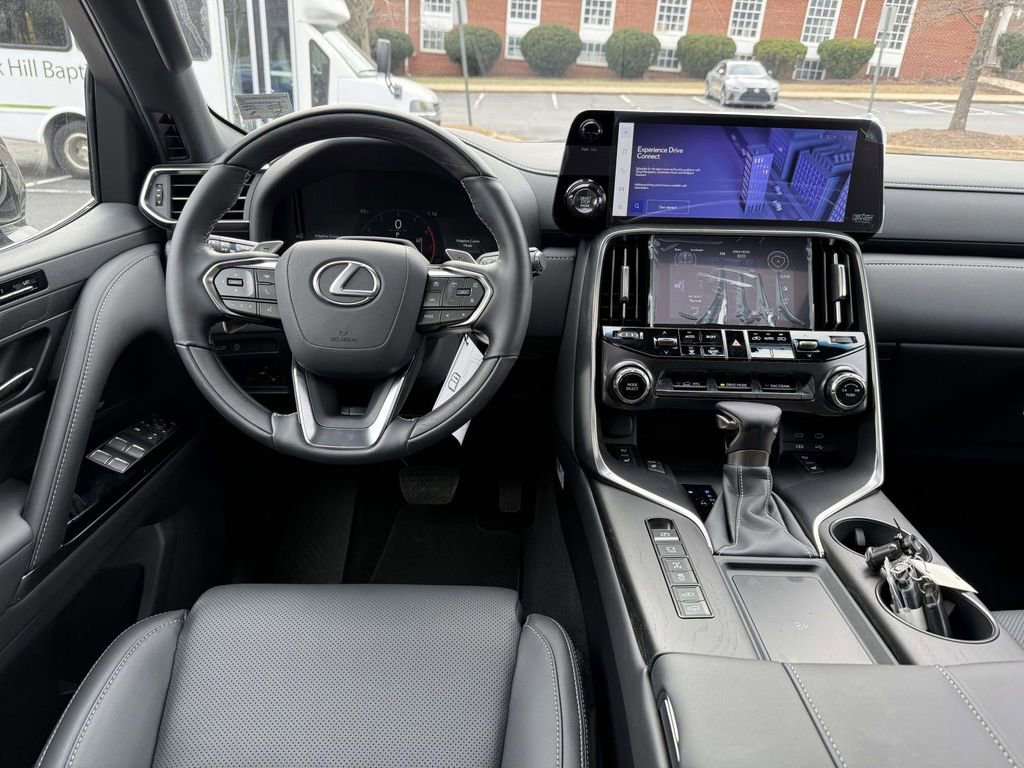 Used 2025 Lexus LX 600 4WD w/ Luxury Package image 8