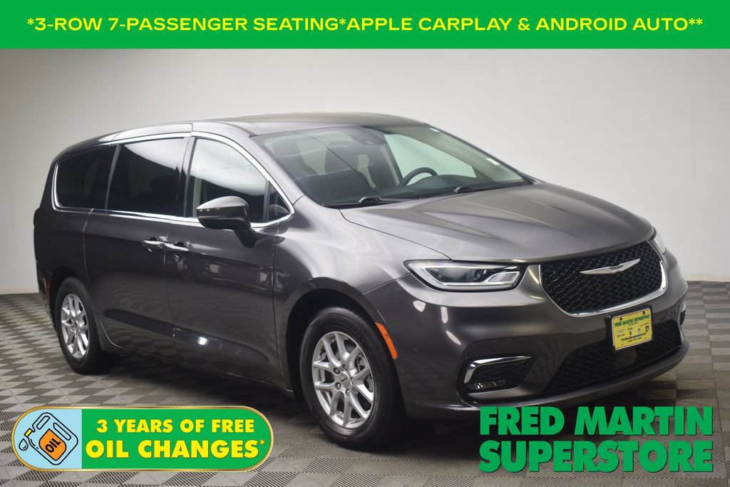 Used 2023 Chrysler Pacifica Touring-L FWD image 1