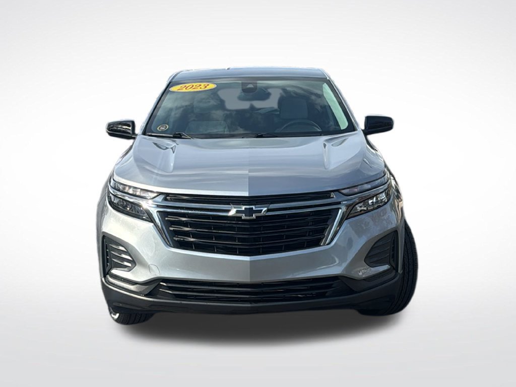 Used 2023 Chevrolet Equinox LS w/ LS Convenience Package AWD/4WD image 2