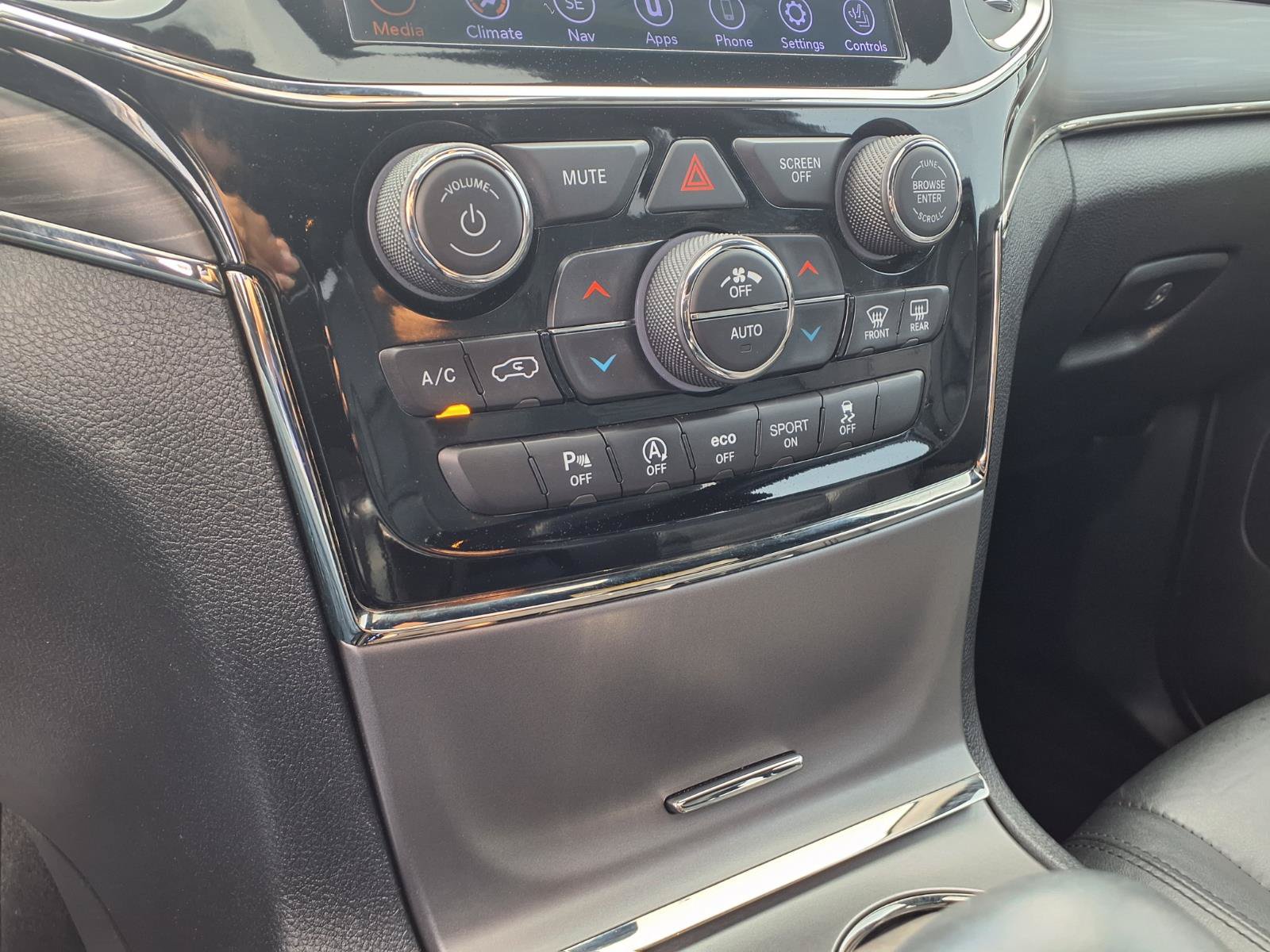 Used 2020 Jeep Grand Cherokee Limited X RWD image 19