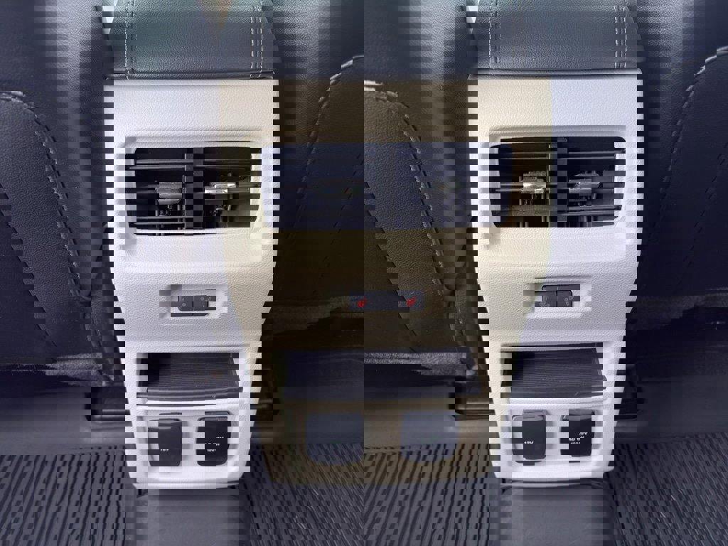 Used 2019 Ford Edge Titanium w/ Equipment Group 301A image 22