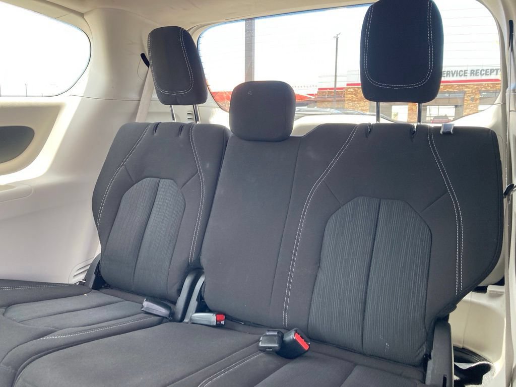 Used 2023 Chrysler Voyager LX FWD image 10