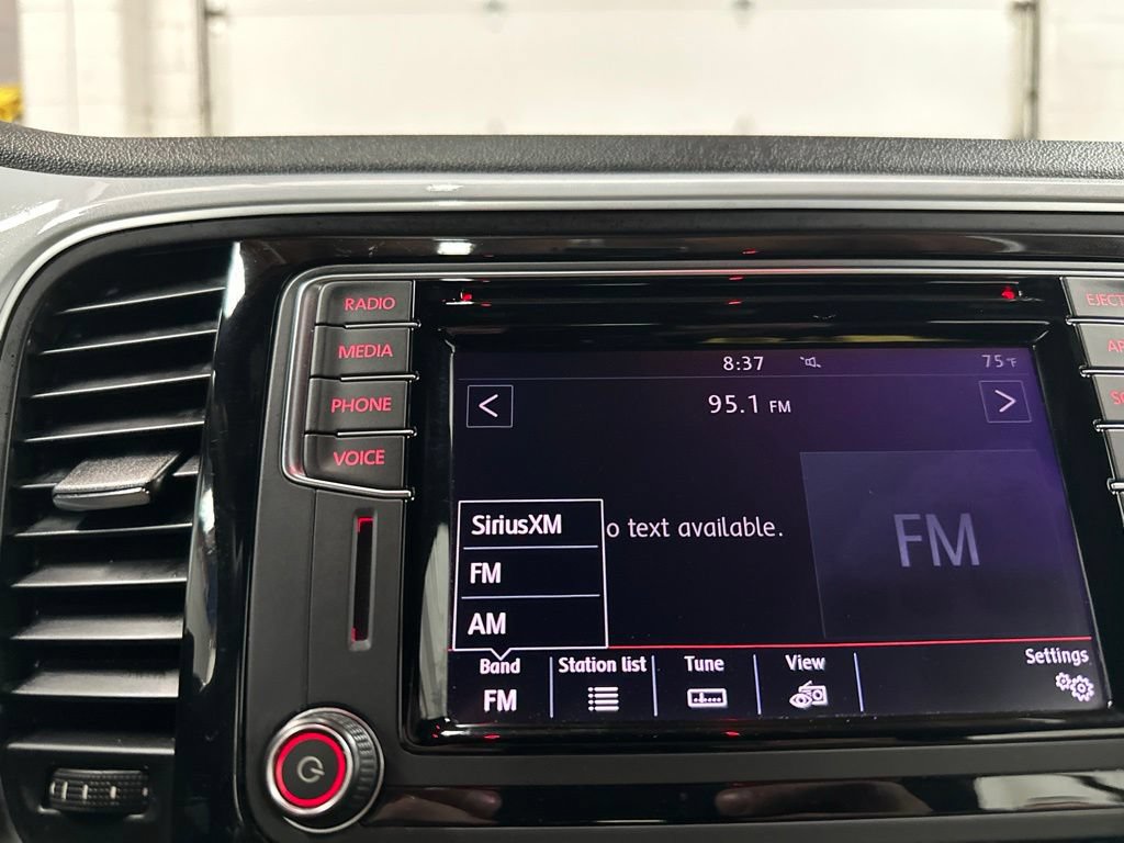 Used 2019 Volkswagen Beetle 2.0T SE FWD image 31