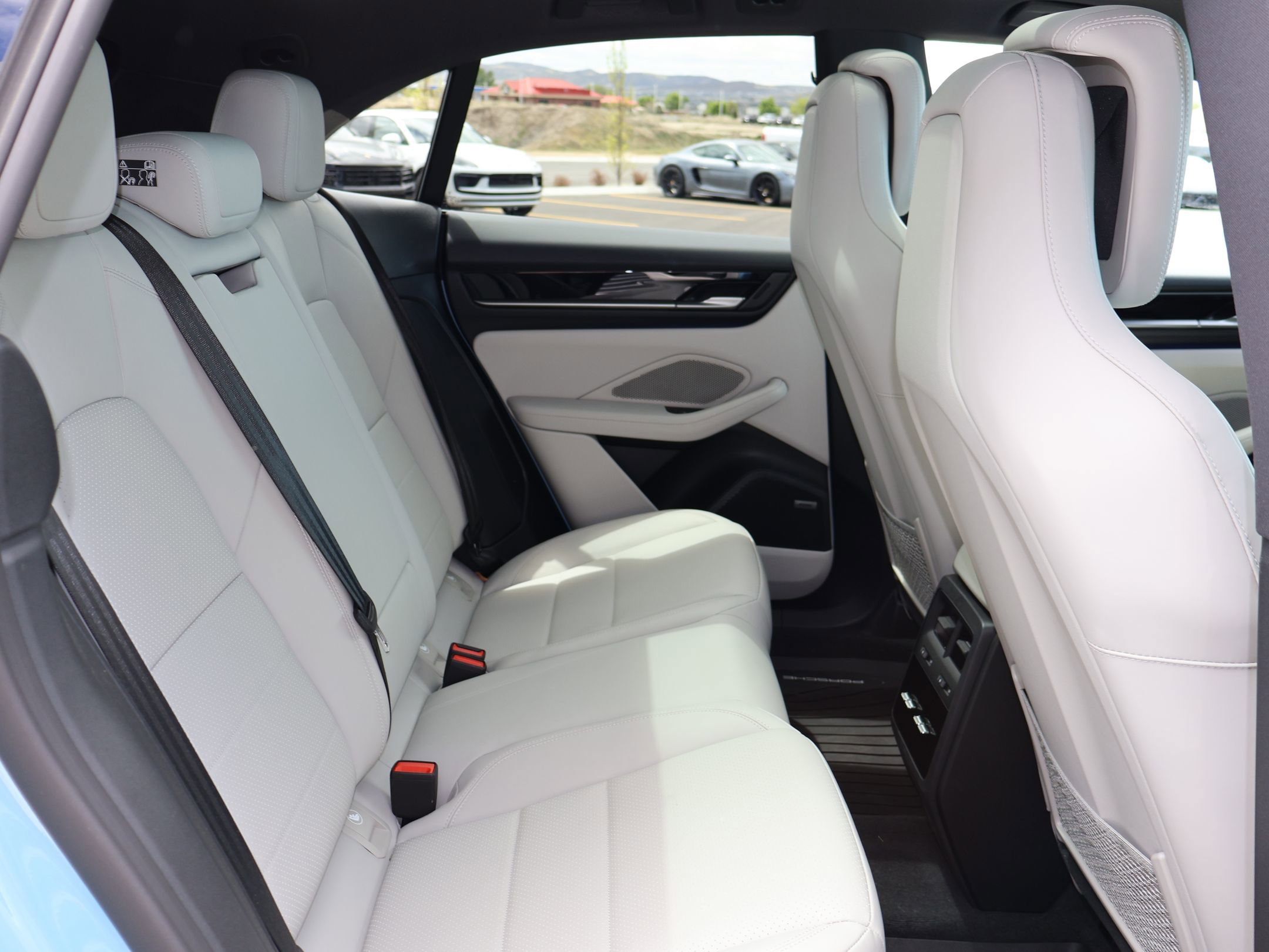 Certified 2025 Porsche Macan 4 Electric AWD/4WD image 26