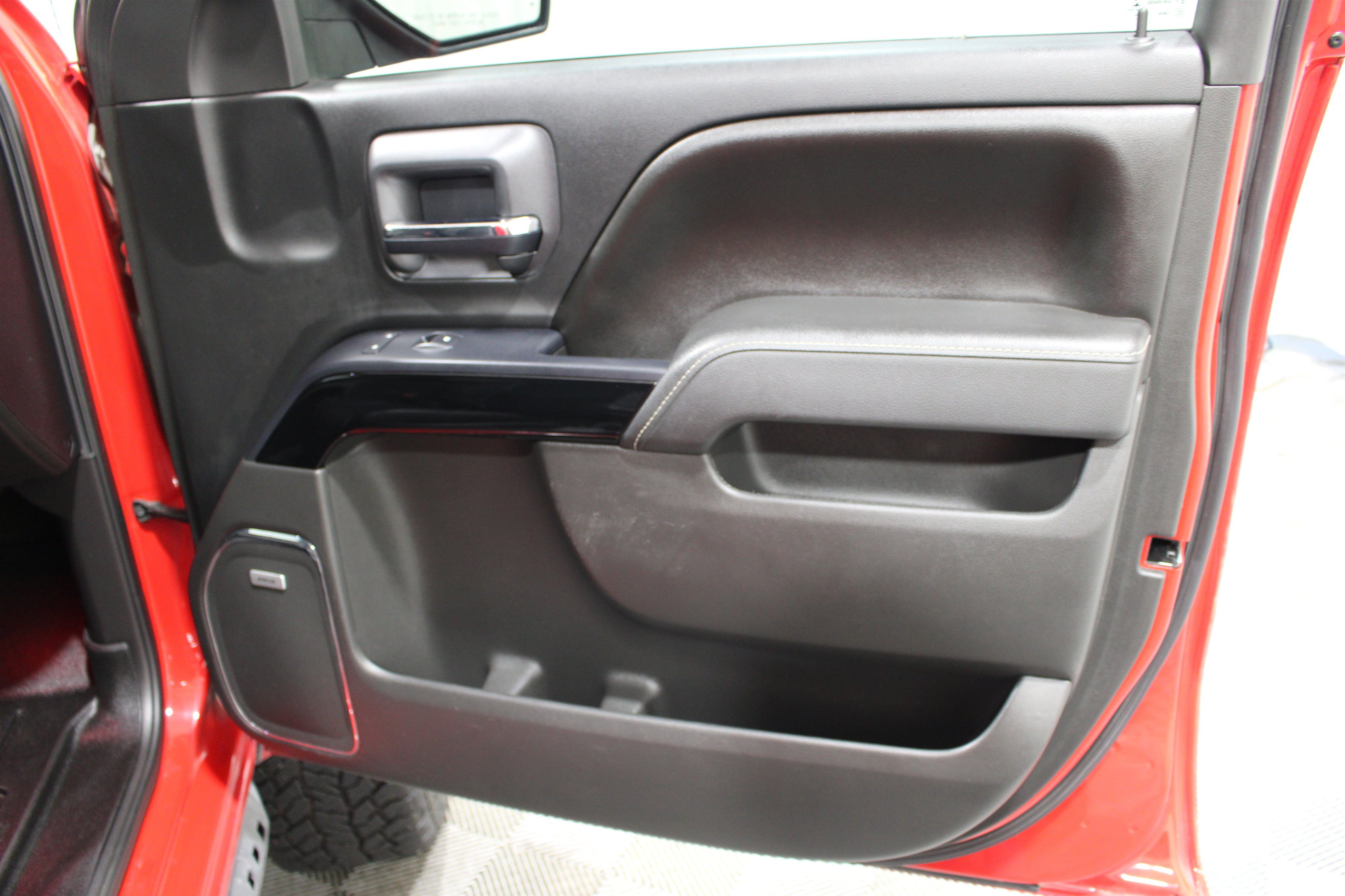 Used 2016 GMC Sierra 1500 SLT w/ SLT Preferred Package AWD/4WD image 24