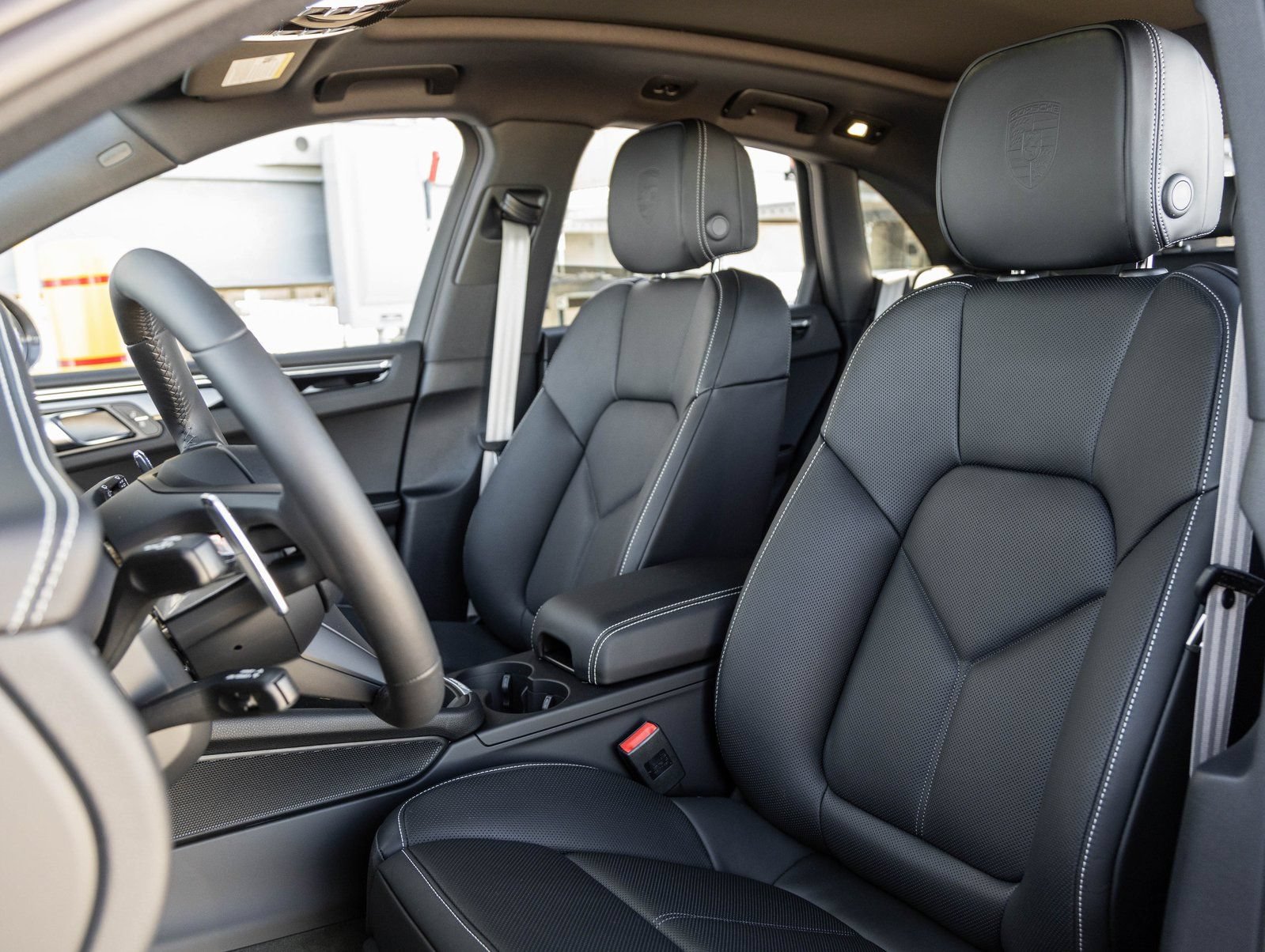 Certified 2026 Porsche Macan Turbo AWD/4WD image 5