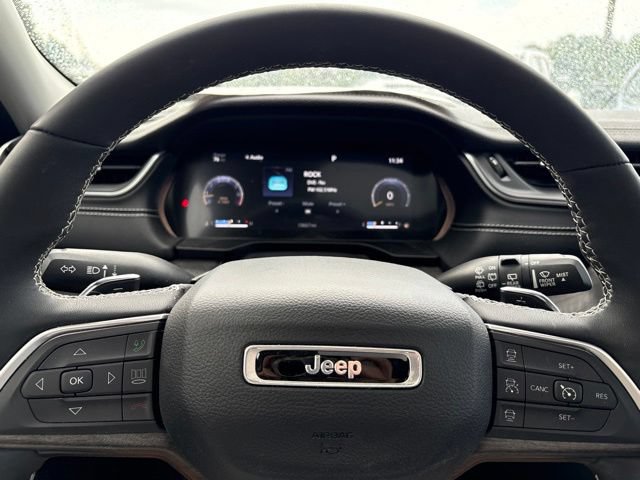Used 2023 Jeep Grand Cherokee L Limited AWD/4WD image 24