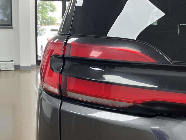 Used 2023 Chrysler Pacifica Touring-L FWD image 10
