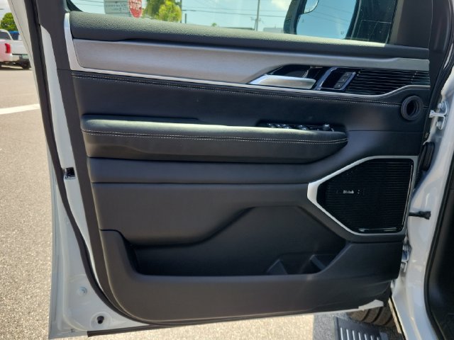 New 2026 Jeep Grand Wagoneer Limited AWD/4WD image 15
