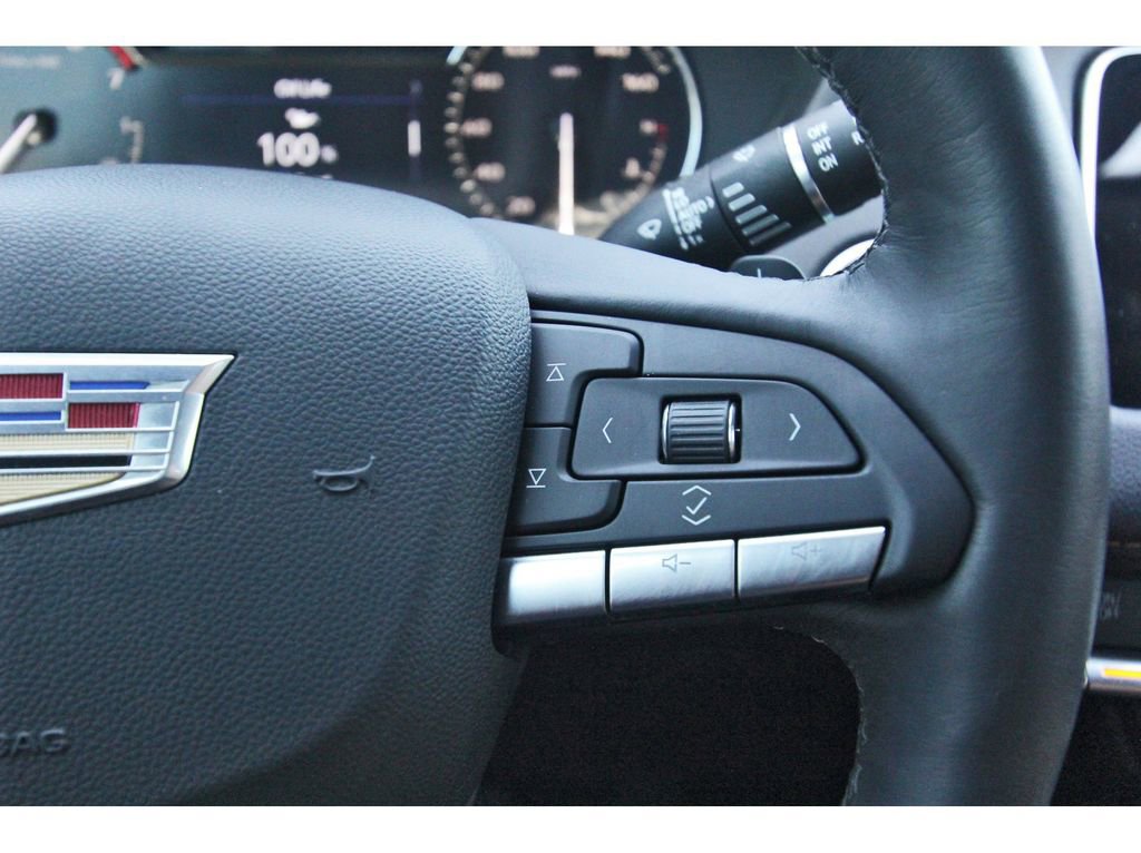 Used 2022 Cadillac XT4 Premium Luxury w/ Enhanced Visibility Package image 16