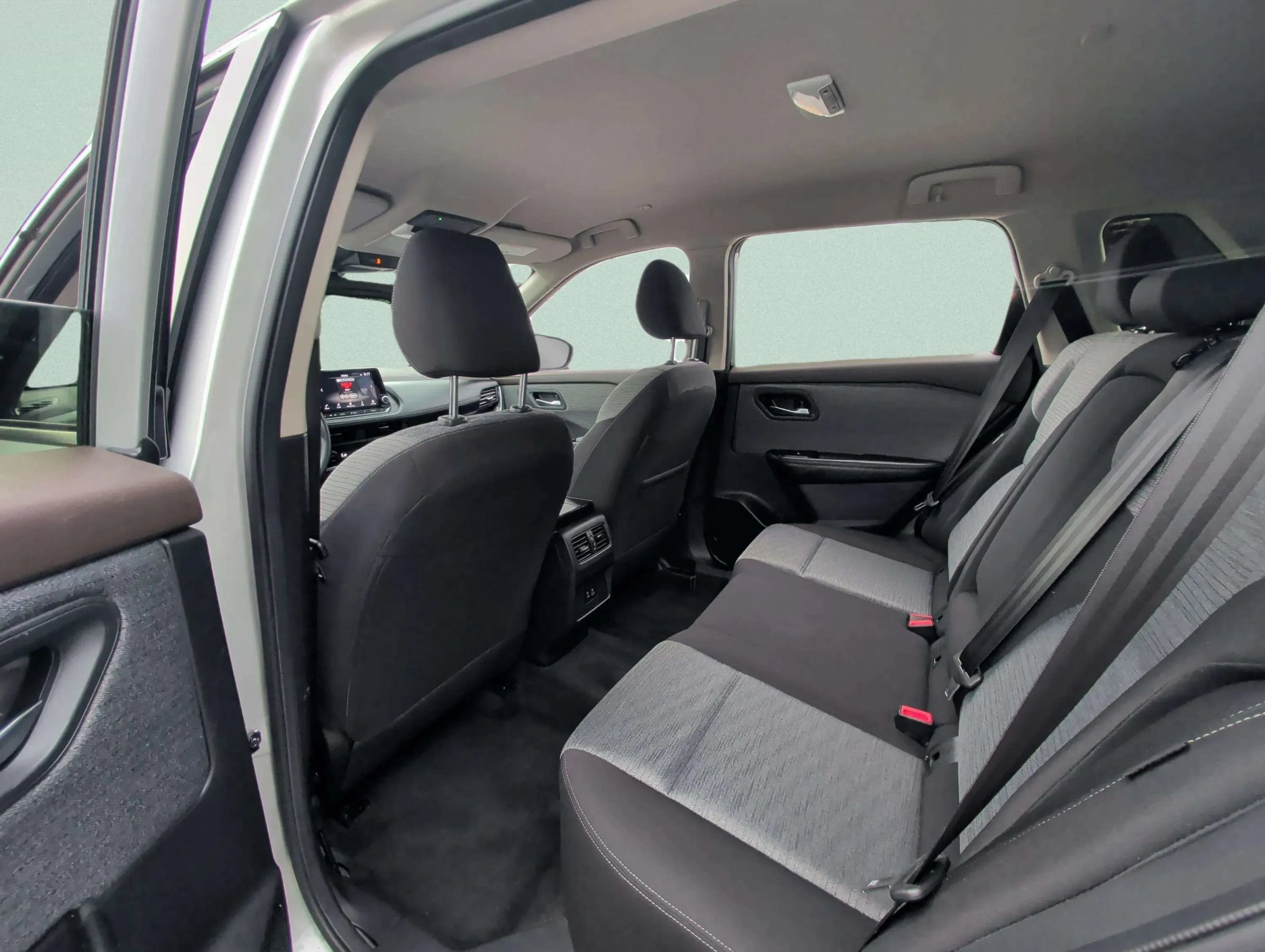 Used 2023 Nissan Rogue SV FWD image 33