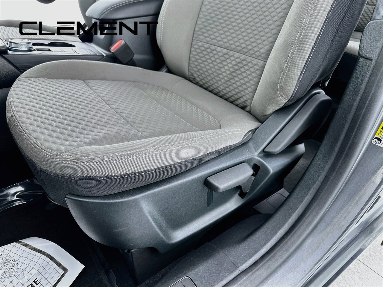 Used 2022 Ford Escape SE FWD image 27