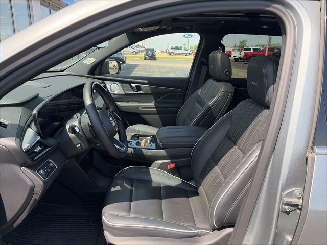 Used 2025 Buick Enclave Avenir AWD/4WD image 7