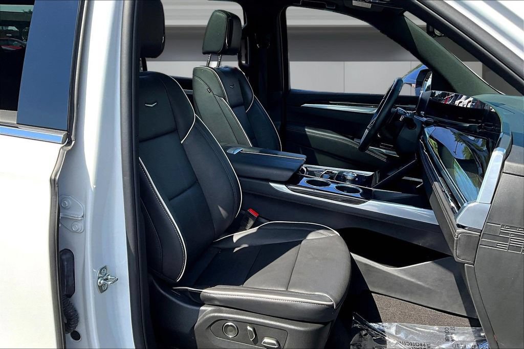 Certified 2025 Cadillac Escalade ESV Premium Luxury AWD/4WD image 30