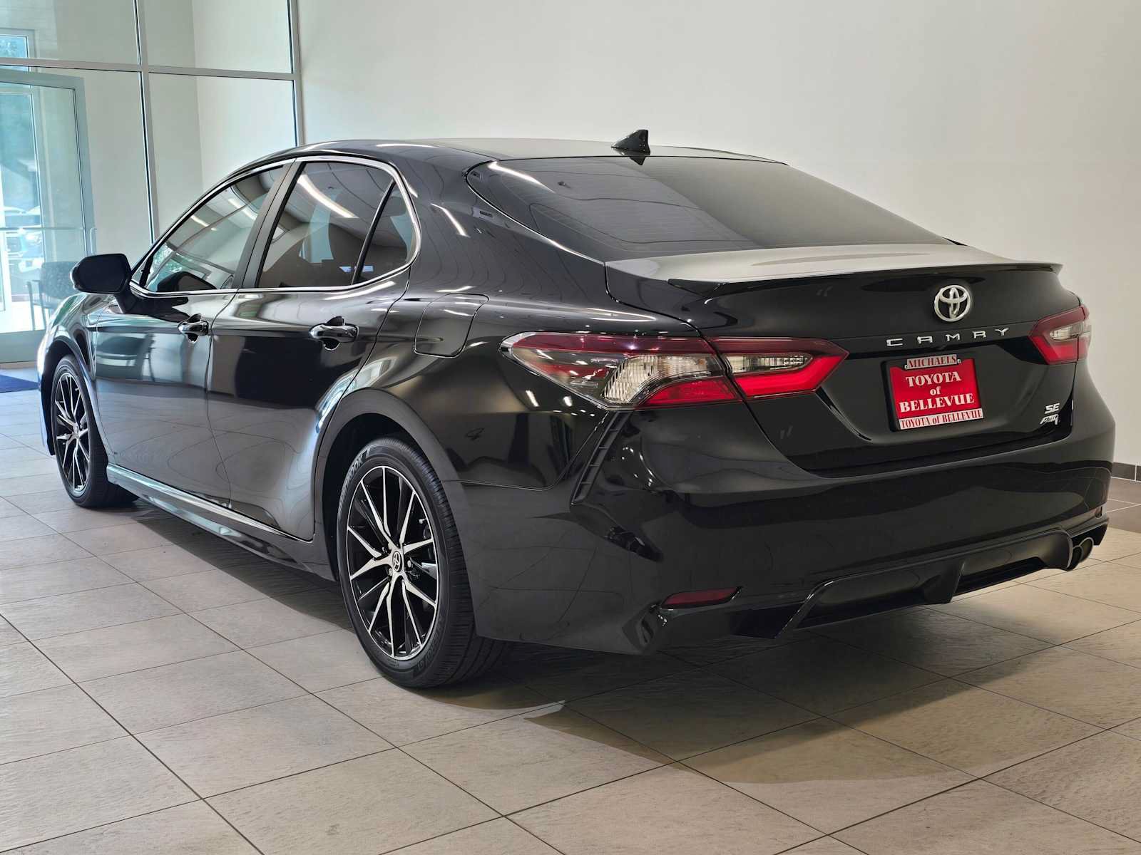 Certified 2022 Toyota Camry SE w/ Cold Weather Package AWD/4WD image 4