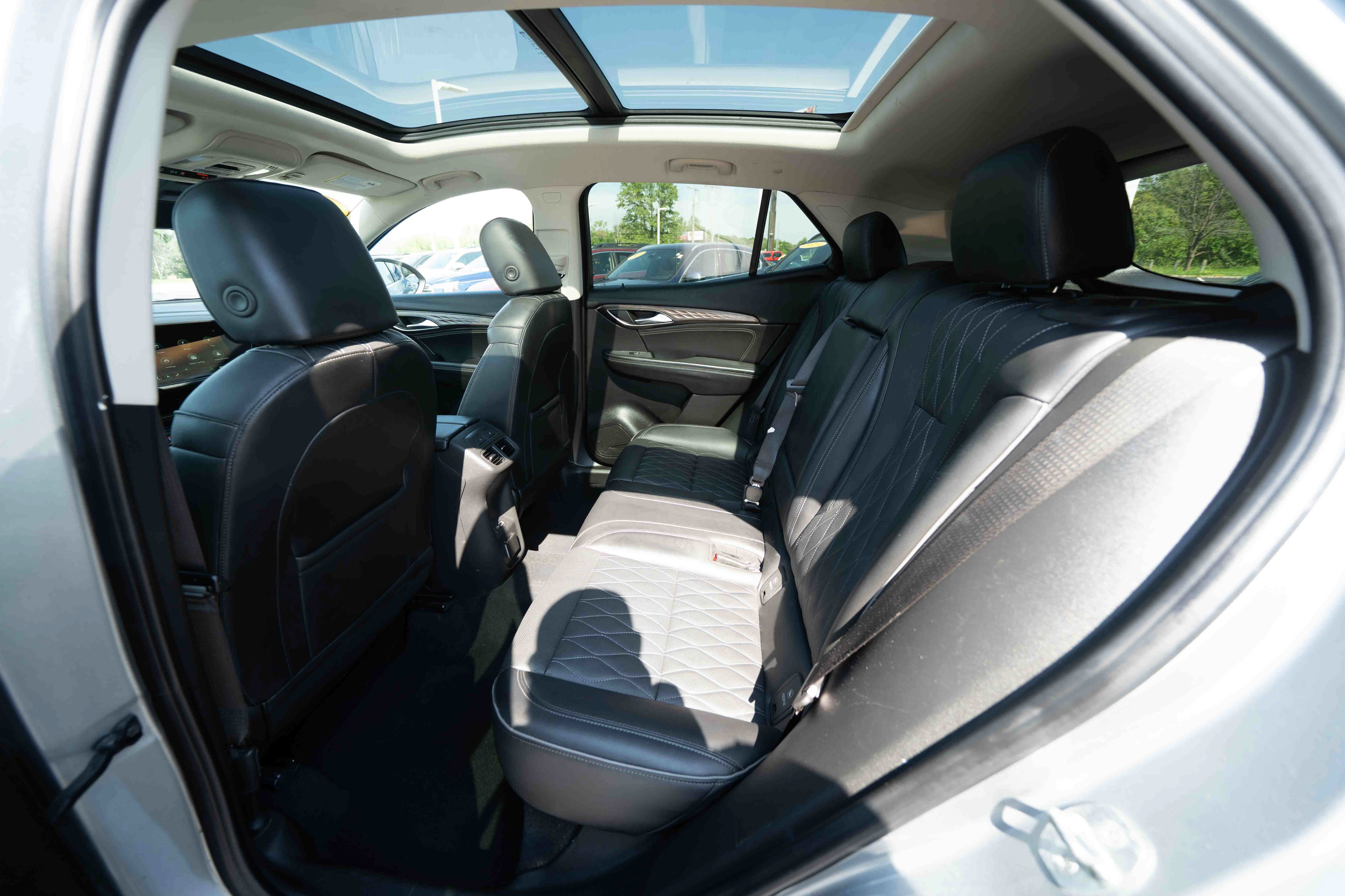 Used 2023 Buick Envision Avenir AWD/4WD image 23