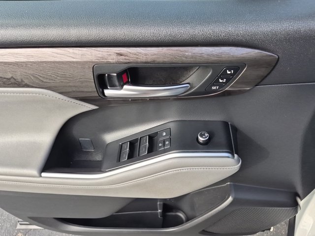 Used 2021 Toyota Highlander Limited AWD/4WD image 18