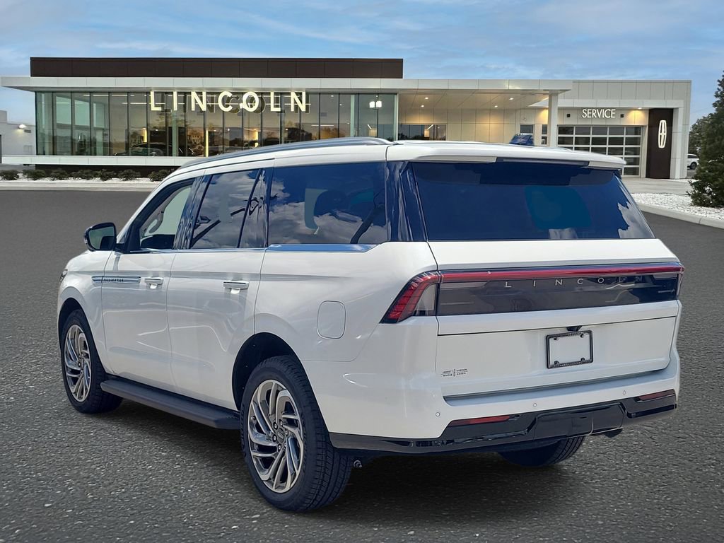 Used 2026 Lincoln Navigator Premiere AWD/4WD image 3