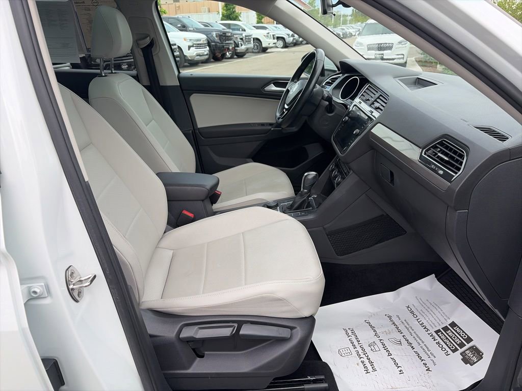 Used 2018 Volkswagen Tiguan SE w/ Panoramic Sunroof Package AWD/4WD image 13