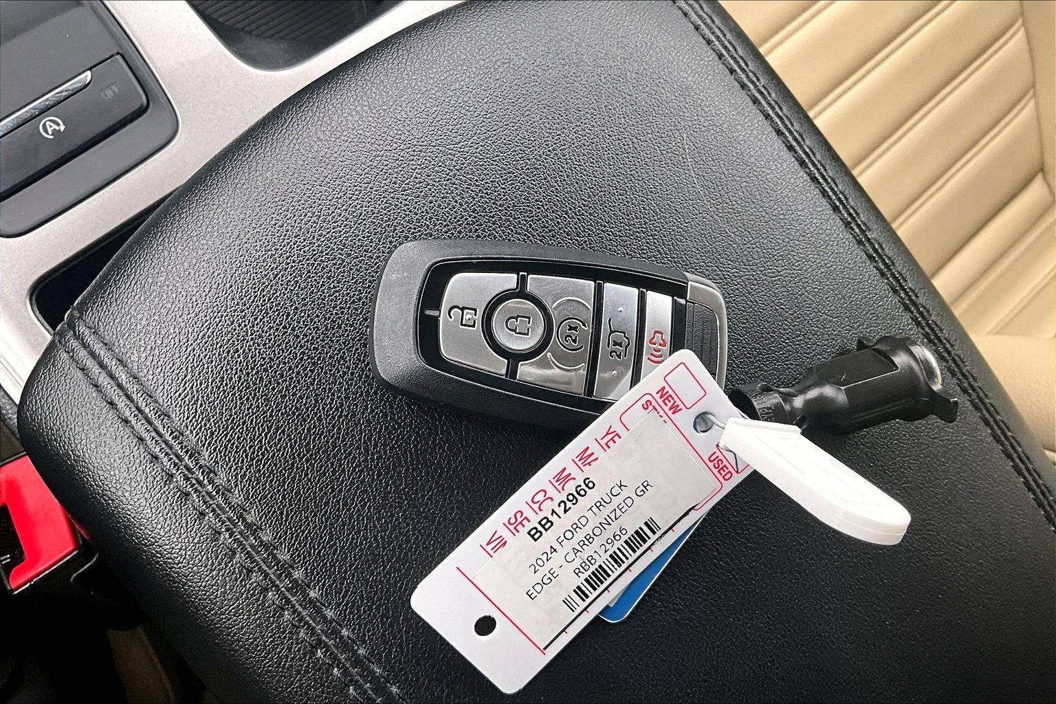 Used 2024 Ford Edge SEL w/ Convenience Package image 12