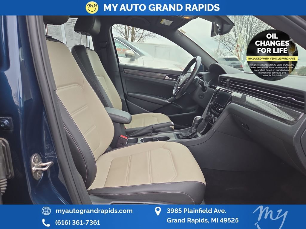 Used 2021 Volkswagen Passat 2.0T R-Line image 23