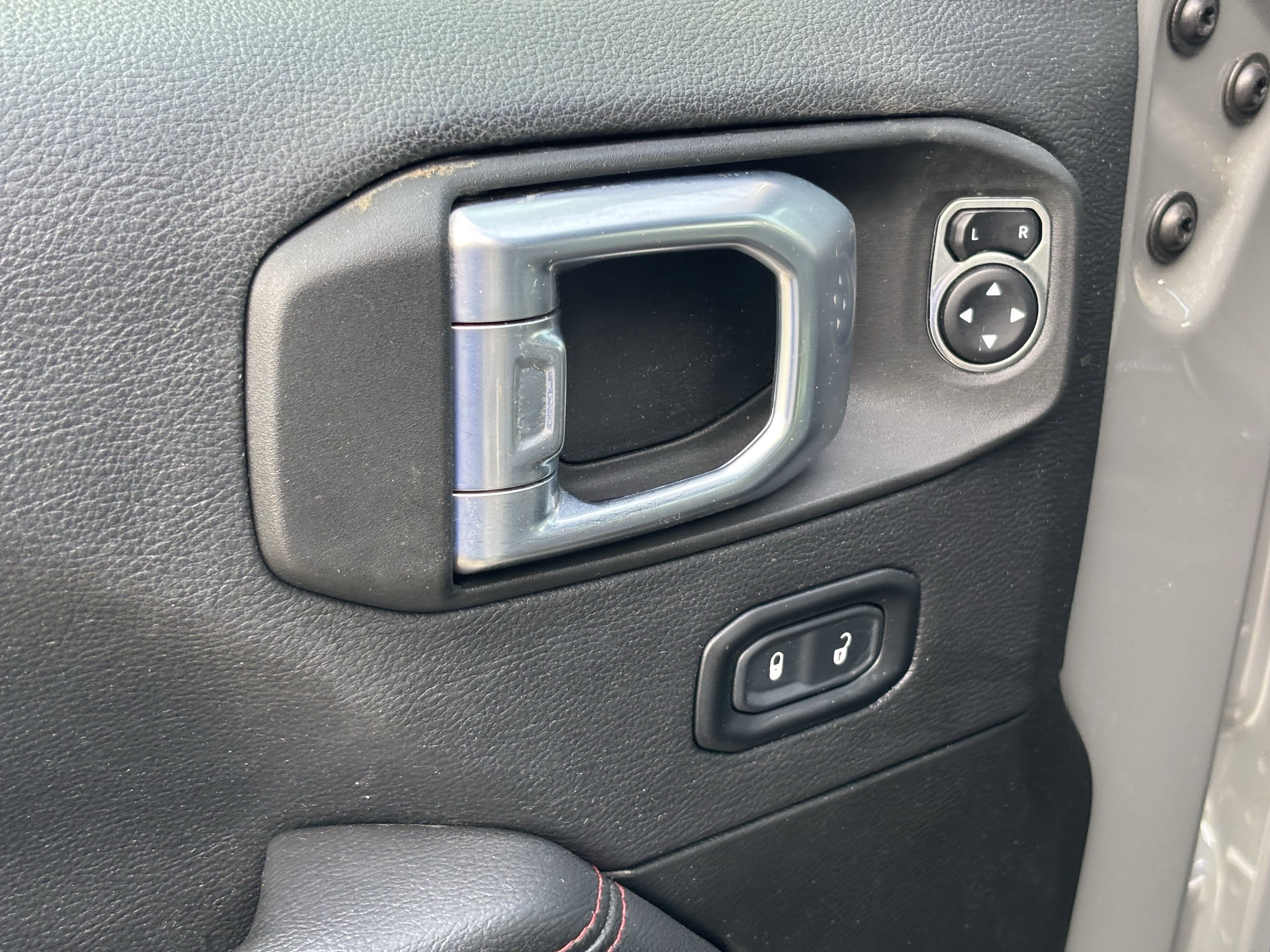 Used 2021 Jeep Wrangler Unlimited Rubicon AWD/4WD image 15