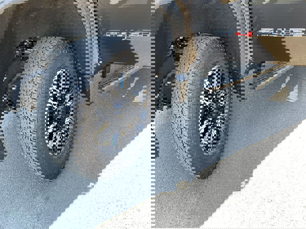 Used 2020 GMC Sierra 2500 AT4 w/ AT4 Premium Package image 12