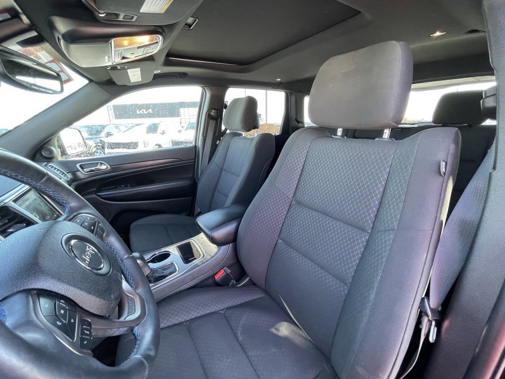 Used 2018 Jeep Grand Cherokee Laredo image 20