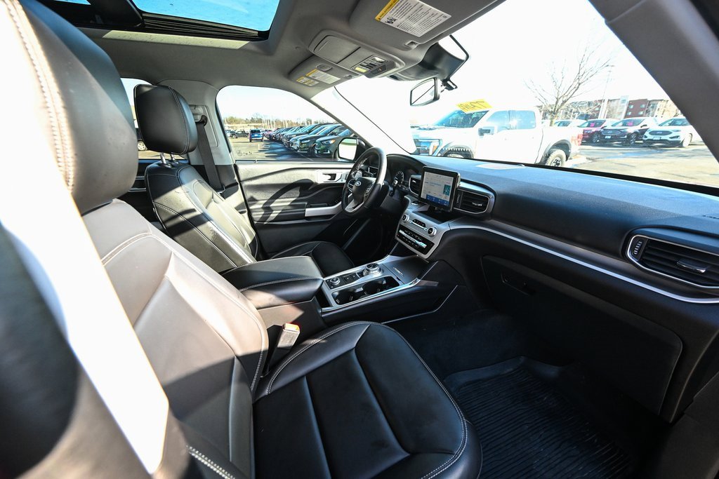 Used 2023 Ford Explorer XLT w/ Equipment Group 202A image 27