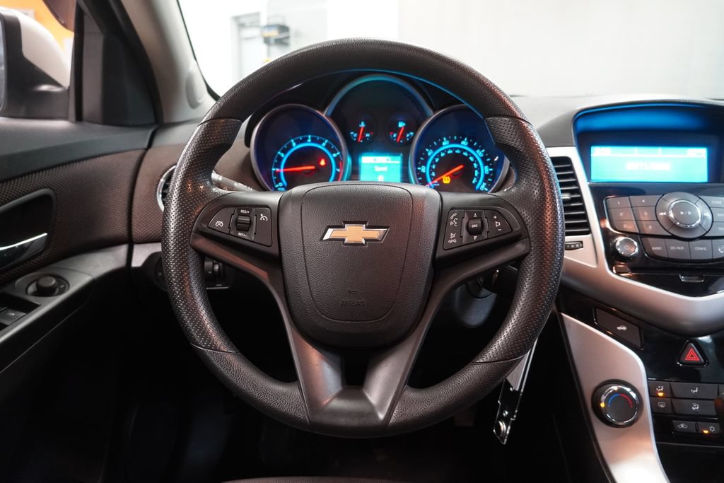 Used 2015 Chevrolet Cruze LT FWD image 17