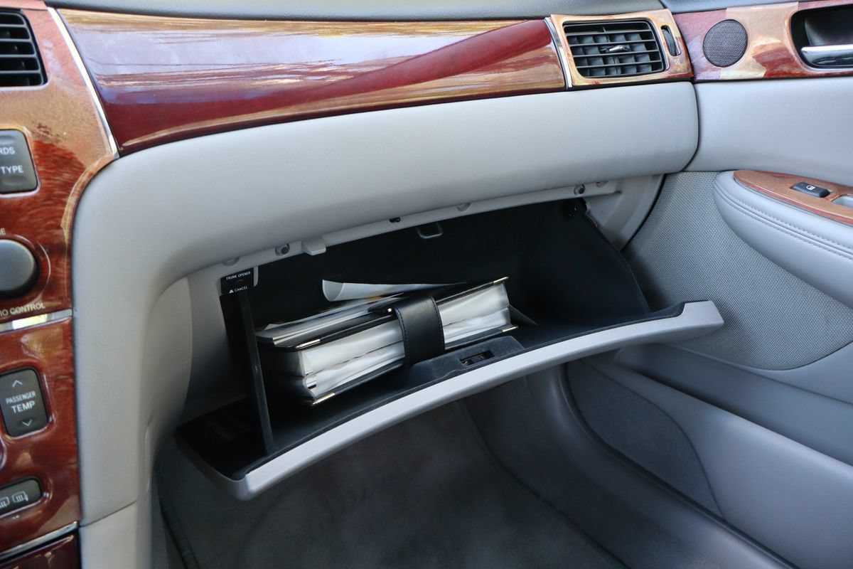Used 2004 Lexus ES 330 w/ Premium Pkg FWD image 36