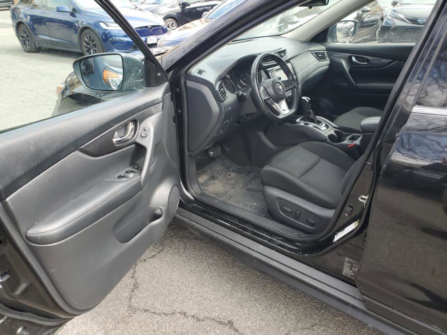 Used 2018 Nissan Rogue SV image 13