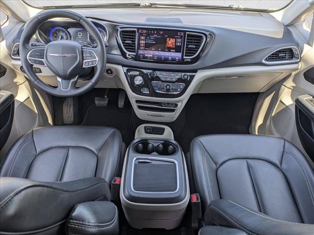 Used 2024 Chrysler Pacifica Touring-L FWD image 17
