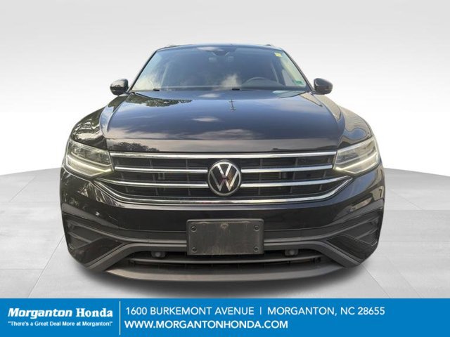 Used 2023 Volkswagen Tiguan SE FWD image 2