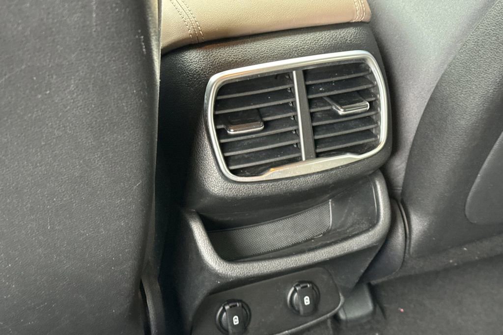 Used 2020 Hyundai Santa Fe SEL image 16