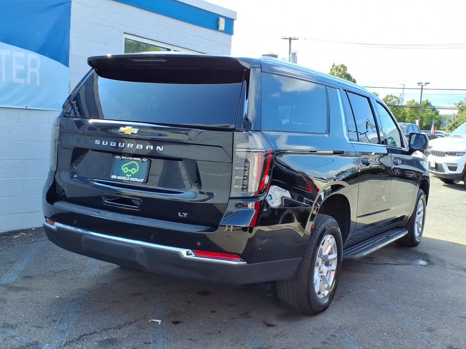 Used 2026 Chevrolet Suburban LT w/ Comfort Package AWD/4WD image 6