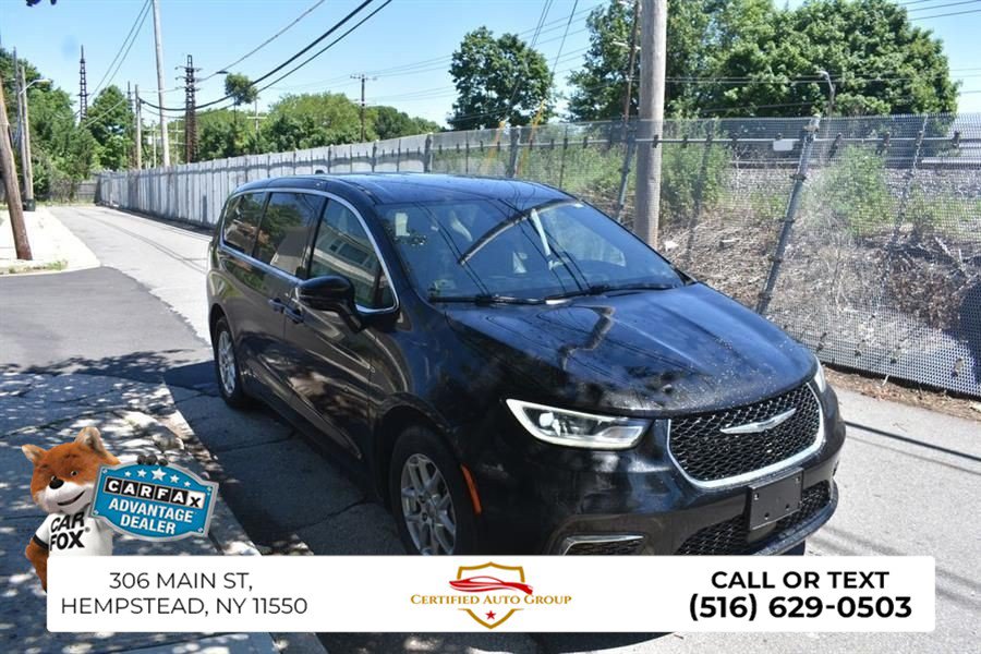 Used 2025 Chrysler Pacifica Select FWD image 4