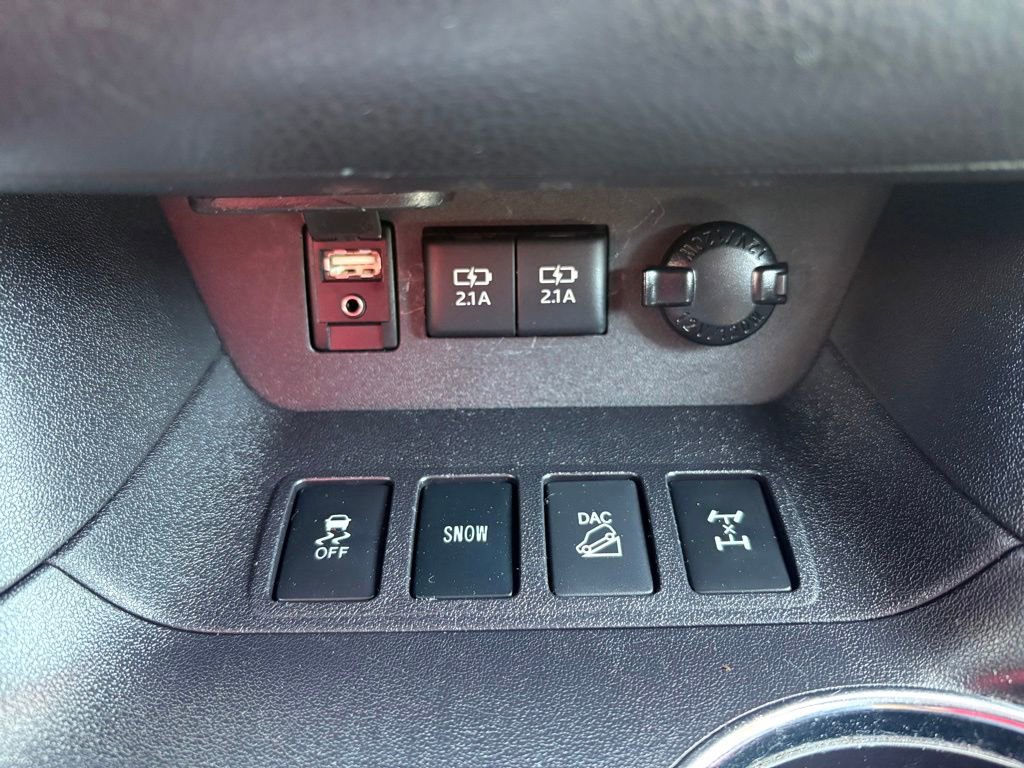 Used 2018 Toyota Highlander Limited AWD/4WD image 31