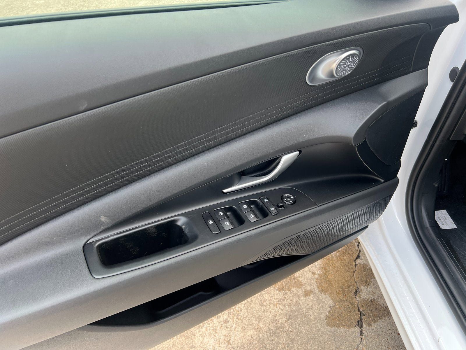 New 2025 Hyundai Elantra Hybrid FWD image 18