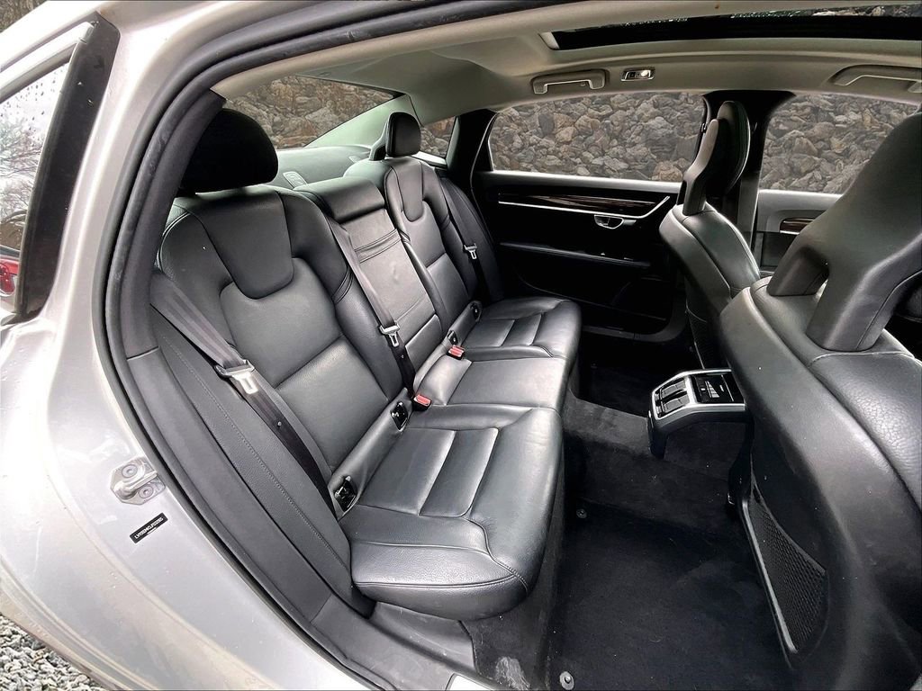 Used 2018 Volvo S90 T6 Momentum w/ Convenience Package image 25