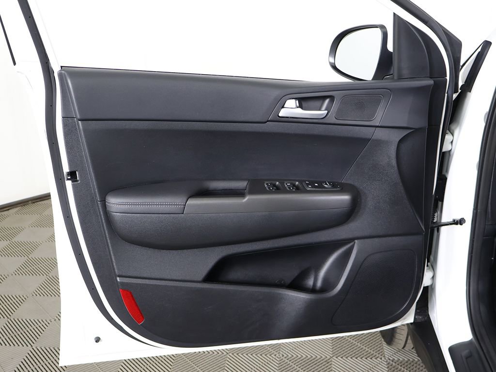 Used 2022 Kia Sportage LX image 17