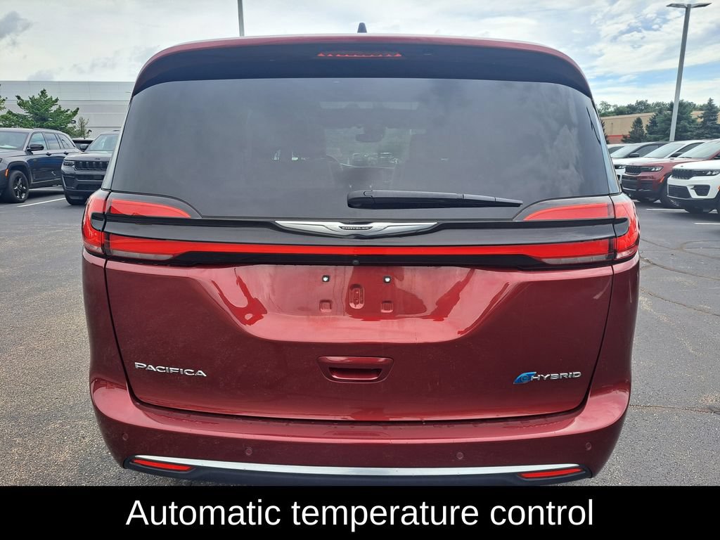 Used 2023 Chrysler Pacifica Pinnacle FWD image 4
