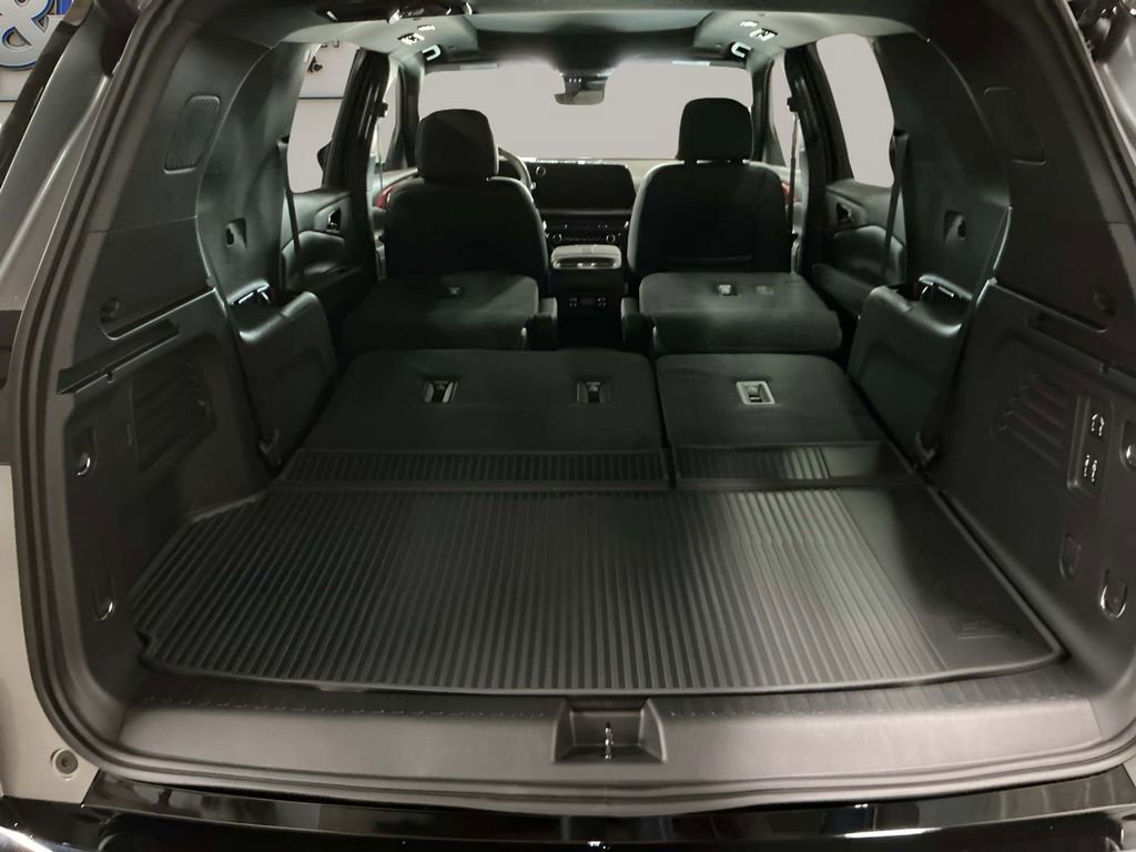 New 2026 Chevrolet Traverse RS image 9