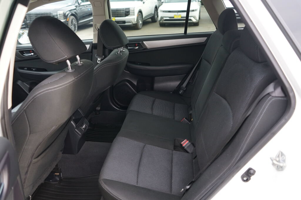 Used 2018 Subaru Outback 2.5i Premium AWD/4WD image 16